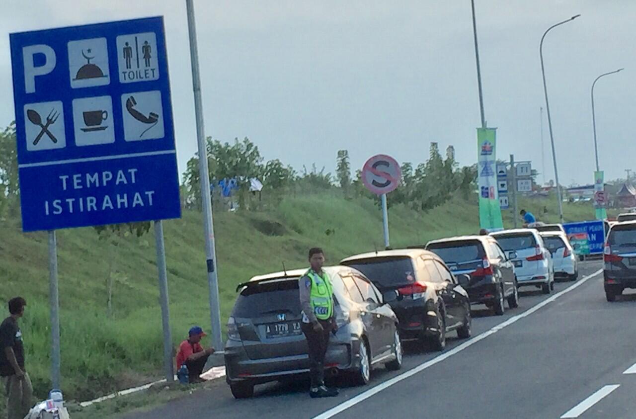 4 Penyebab Macet di Tol. Apakah Kamu Salah Satunya?