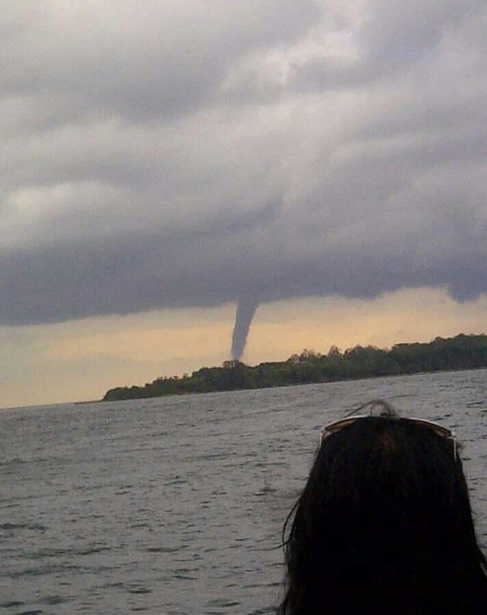 Tiga Tornado Muncul Bersamaan Di Laut Jakarta