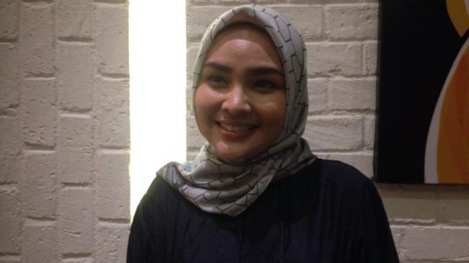  Ria  Miranda  Tampilkan Warna Senja dalam Koleksinya di 