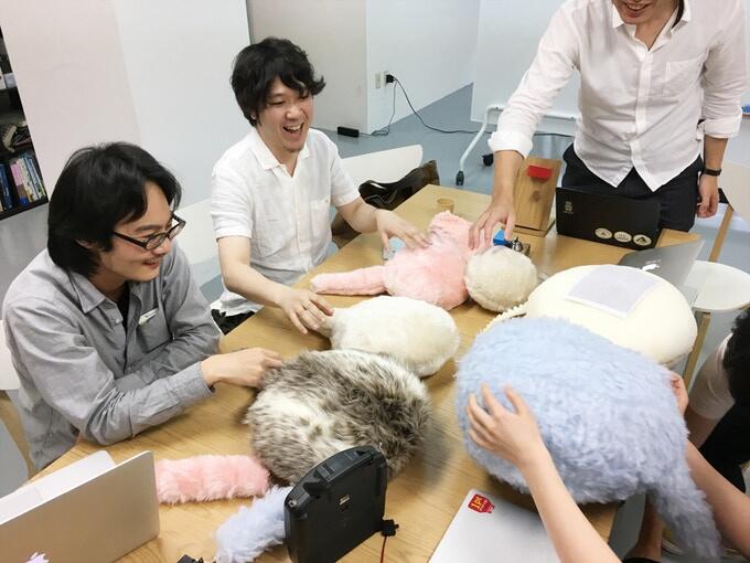 Unik atau Aneh? Bantal Berekor yang bisa Bergerak