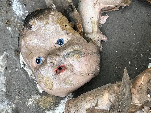 &#91;KISMIS&#93; TERNYATA BONEKA CANTIK BAK PORSELEN INI MEMBAWA TEROR MAUT! HIIYY...