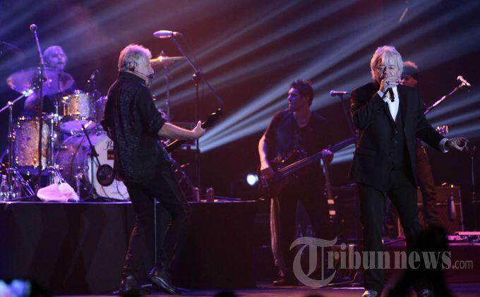 Air Supply Tebar Cinta di Surabaya pada Tutup Tahun 2017