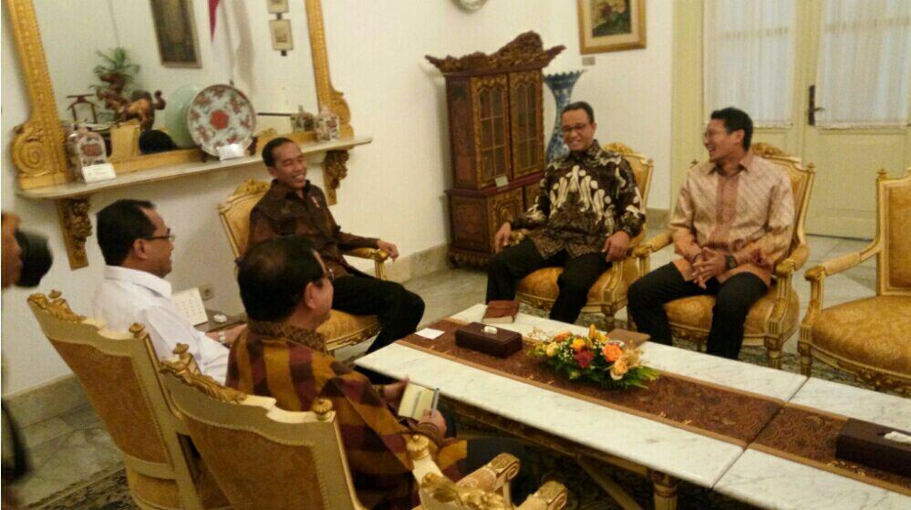 Suasana Santai Pertemuan Jokowi dengan Anies-Sandi