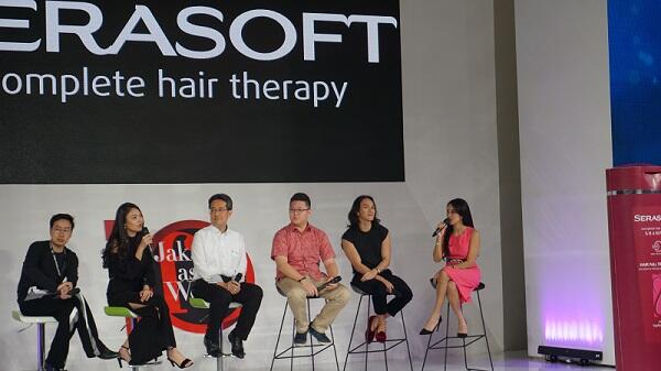 Nggak Perlu Sering Ke Salon dengan Shampoo Serasoft Sist!