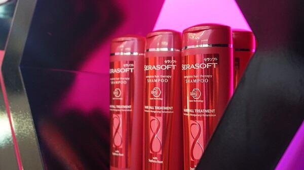 Nggak Perlu Sering Ke Salon dengan Shampoo Serasoft Sist!
