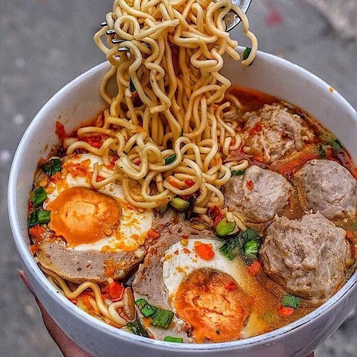 Nyamm! Enaknya Bakso Isi Telur Asin Bisa Dicicip 4 Tempat Ini