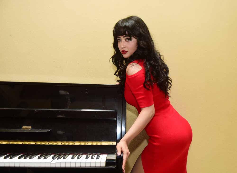 Dewi Perssik Sexy in Red