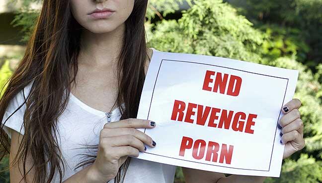 Kasus video seks: Apa hukum yang tepat bagi penebar 'revenge porn'?