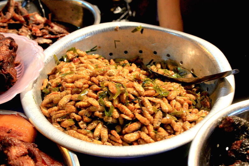 Makanan Populer di Vietnam ini Terbuat dari Bahan 1000 Cacing, Berani Makan?