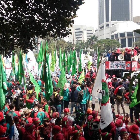 10 November Buruh Kembali Bergerak Ke Istana Negara Tuntut Upah Layak