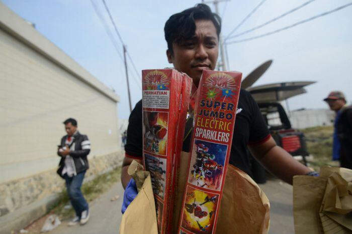Percikan las pemicu kebakaran pabrik kembang api