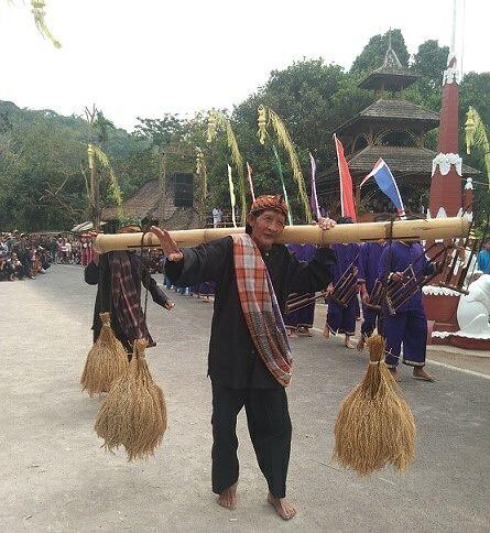 MEMBENTENGI TANAH SUNDA WIWITAN