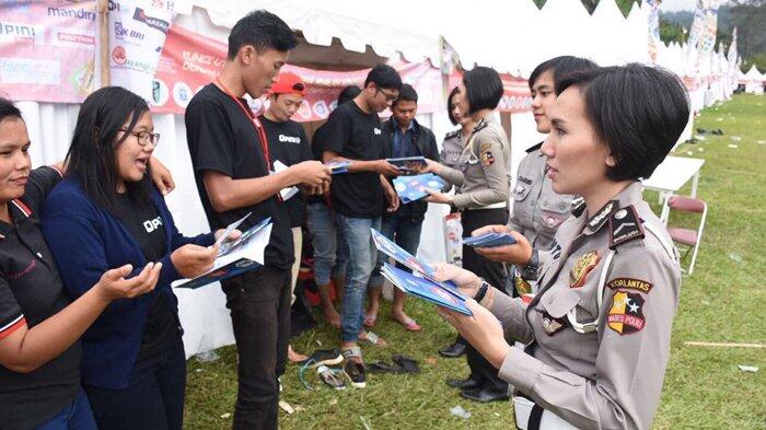Polwan Korlantas Polri Sosialisasi Operasi Zebra 2017