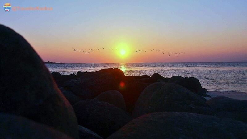 Tinggal Pilih Mau Pantai atau Gunung, 6 Tempat Camping Ceria di Indonesia !