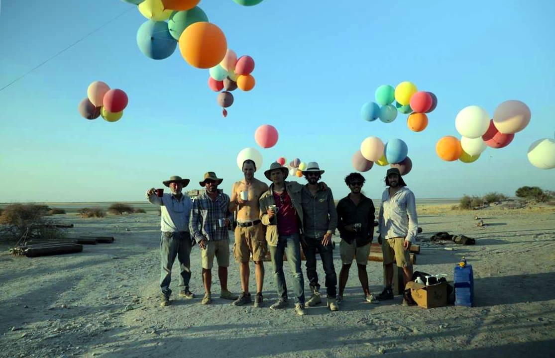 Terbang dengan Balon kayak di Film 'UP'? Ternyata Bisa!