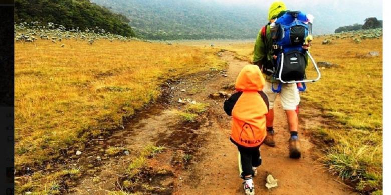 Ternyata Ini Nih Tips untuk Orang Tua yang Ajak Anaknya Mendaki Gunung