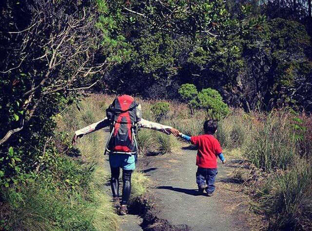 Ternyata Ini Nih Tips untuk Orang Tua yang Ajak Anaknya Mendaki Gunung