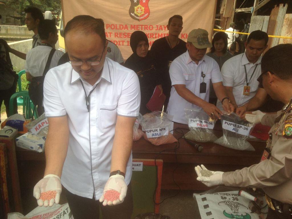 Polisi Sita 110 Ton Diduga Pupuk Palsu di Bekasi