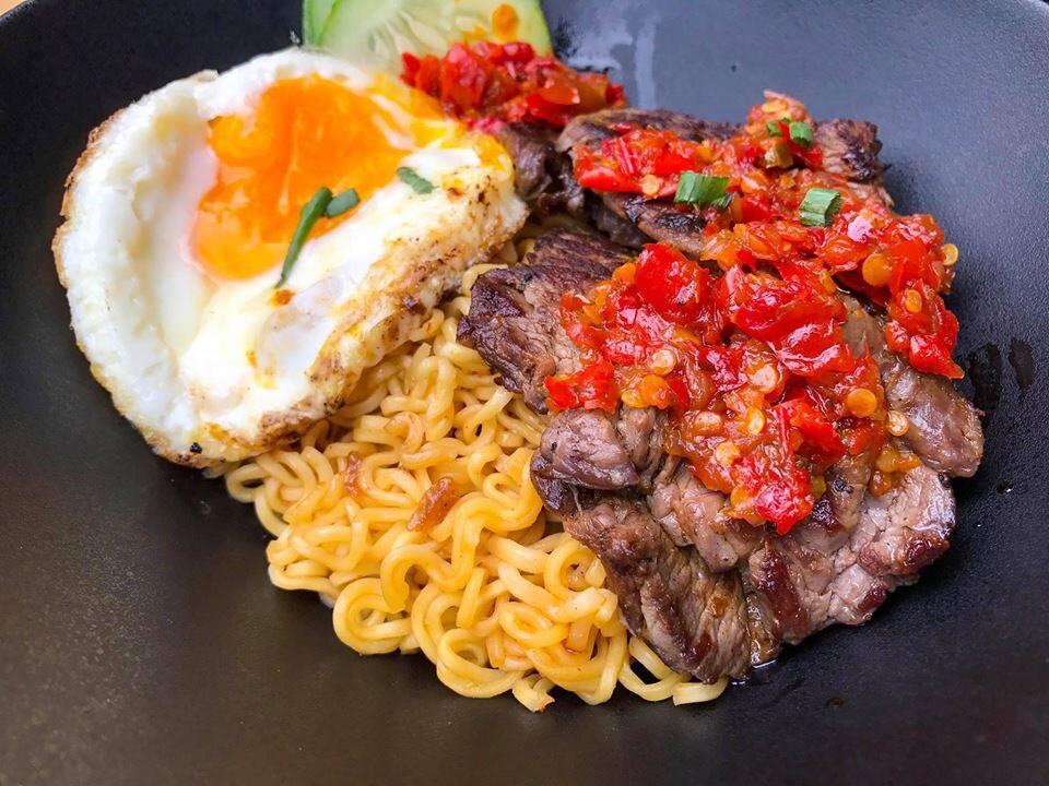 Yuk intip sajian lezat kafe Indomie pertama yang dibuka di Malaysia ( duh laperr! )