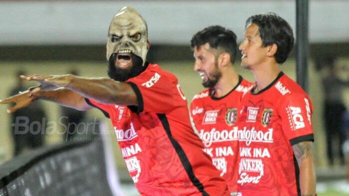 Peri Sandria Komentari Rekor Golnya Dipecahkan Sylvano Comvalius