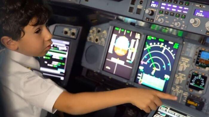 Wow, Luar Biasa! Bocah 6 Tahun Ini Berhasil Menerbangkan Pesawat Airbus A380