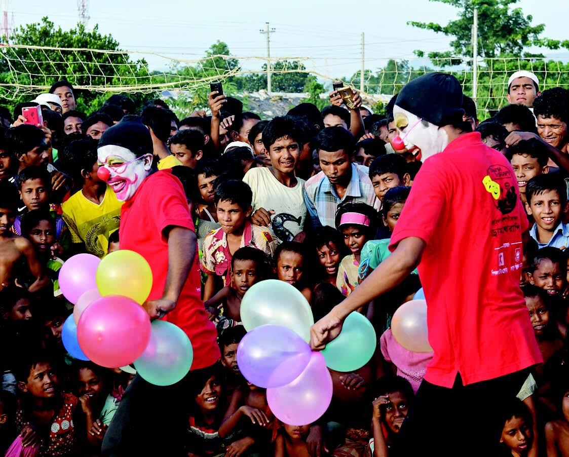 Badut Hibur Anak-Anak Rohingya