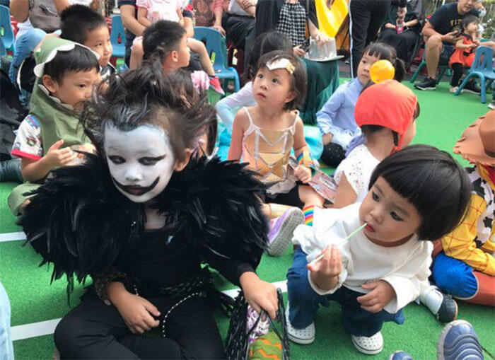  Bocah &quot;No Face&quot; Ini Kembali Buat Kejutan Dengan Kostum Halloweennya!