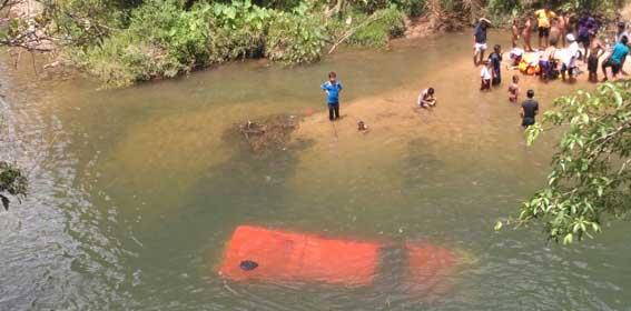 Mobil Dinas Terjun ke Sungai, Kadis Satpol PP Bungo Dilarikan ke Rumah Sakit