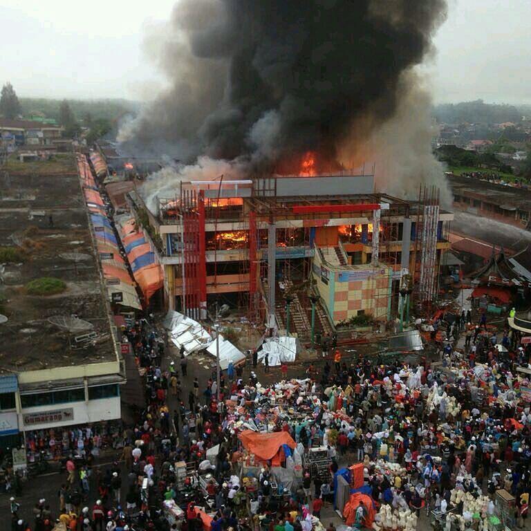 Subhanallah!Ada Mushollah Tidak Terbakar Saat Kebakaran Hebat Pasar Atas Bukittinggi