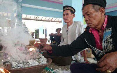 Tarung Antar Dukun, Fenomena Perang Kemenyan di Pilkades Serentak