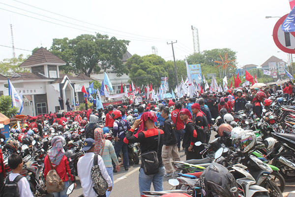 Upah Tinggi di Karawang Harus Lihat Kemampuan Biaya Produksi