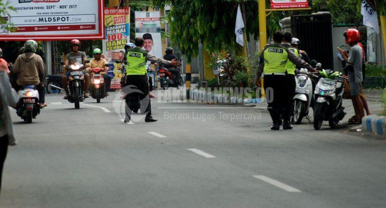 Bahayakan Keselamatan, Polisi Razia Kendaraan Bermotor di Tikungan