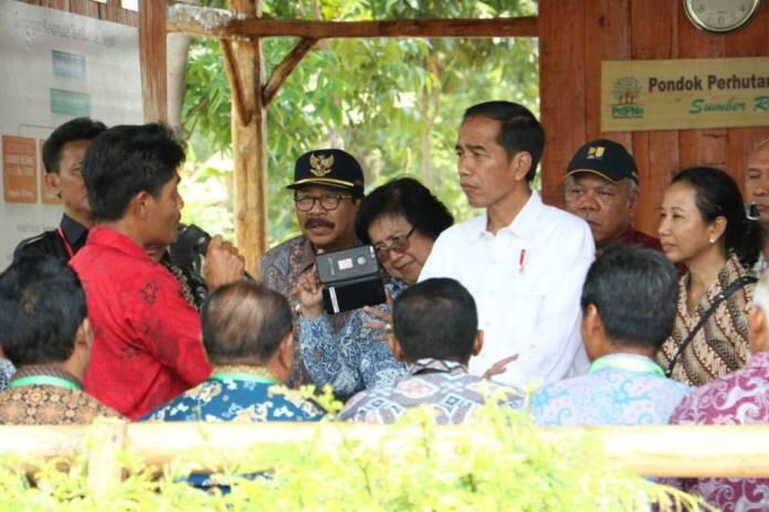 Jokowi Bagi-bagi SK IPHPS di Probolinggo