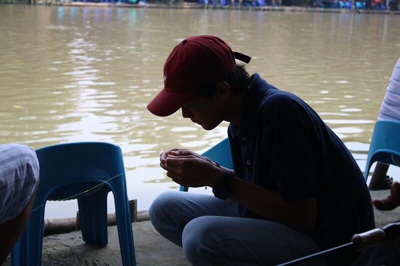Yuk Liat Keseruan Ratusan Orang Ikut Lomba Mancing, Gan!