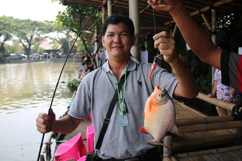 Yuk Liat Keseruan Ratusan Orang Ikut Lomba Mancing, Gan!