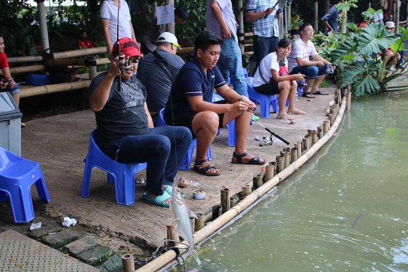 Yuk Liat Keseruan Ratusan Orang Ikut Lomba Mancing, Gan!