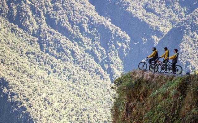 Mengenal Traveling dengan Gaya Adrenaline Junkie