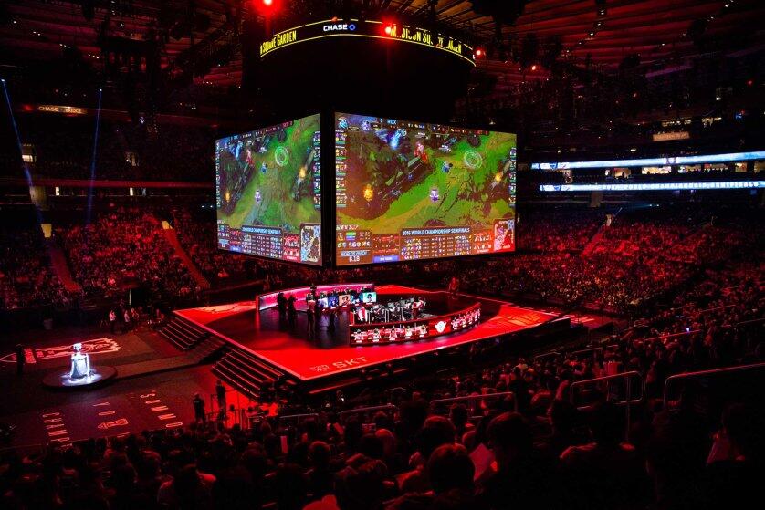 Gamer Ini Borong Tiket Final Esport League of Legends Seharga 1,6M Untuk Dirobek