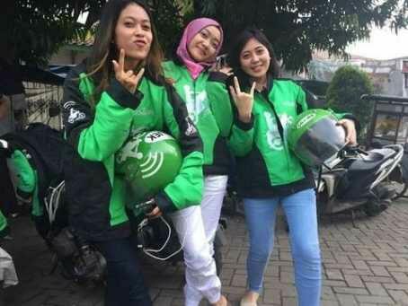 Sisi Lain Kehidupan Ojol Di Jalanan