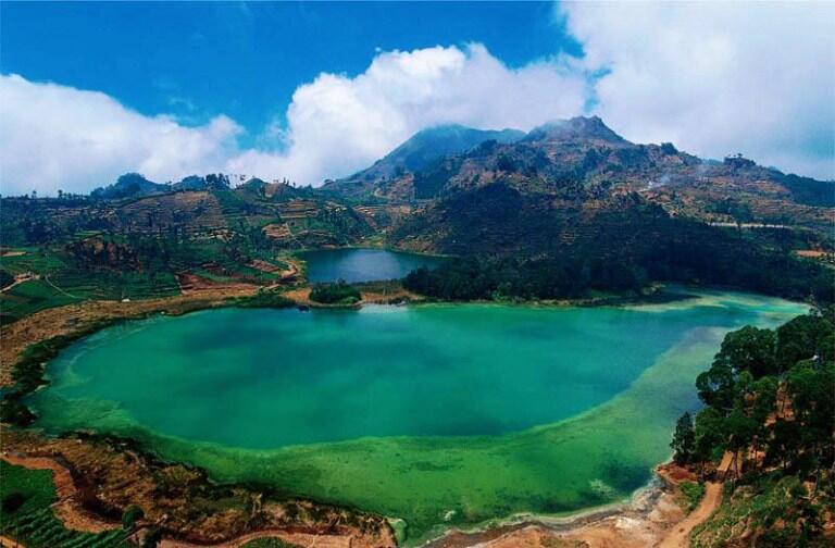 Telaga Warna dan Goa Terawang, Dua Destinasi Jateng yang Menakjubkan