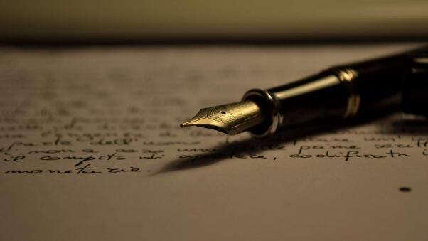 Pacaran Dengan Seorang Penulis? Ini yang Harus Kamu Lakukan