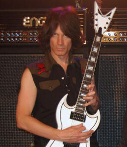 7 Gitaris Tercepat di Dunia