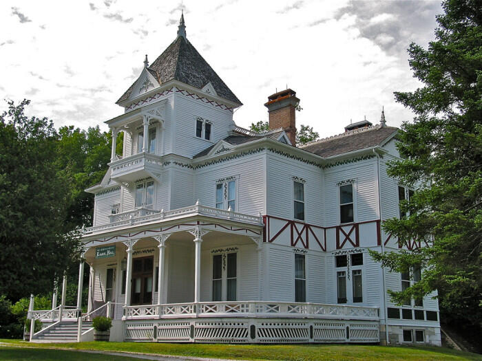 Sumpah Ngeri! 4 Penginapan Berhantu dengan Kisah Mengerikan