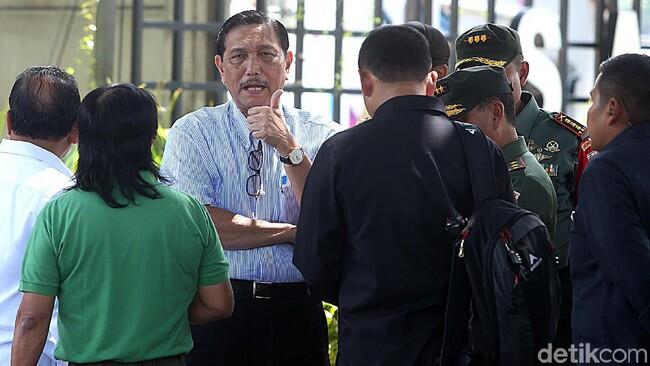 Luhut: Saya Ingin Lihat Kalau Fahri Nikahkan Putrinya Gimana