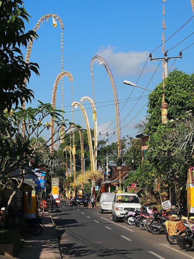 Galungan dirayakan oleh umat Hindu setiap 210 hari