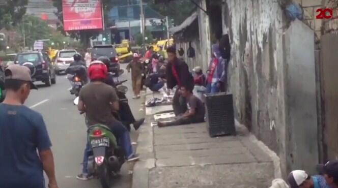 Pak Anies, Trotoar di Jatinegara Juga Dijajah PKL Nih!