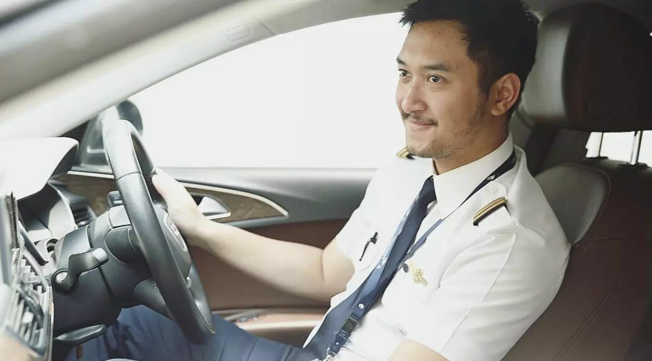 Ini Pilot Ganteng Haydar Pratama, Mantan Terindah Kahiyang Ayu