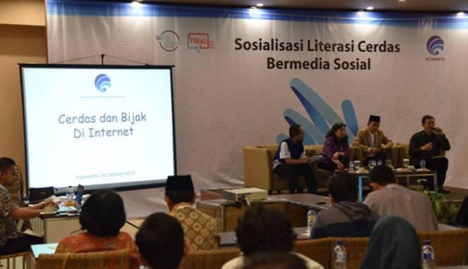 Cara Cerdas Cegah Penyebaran Hoax di Media Sosial