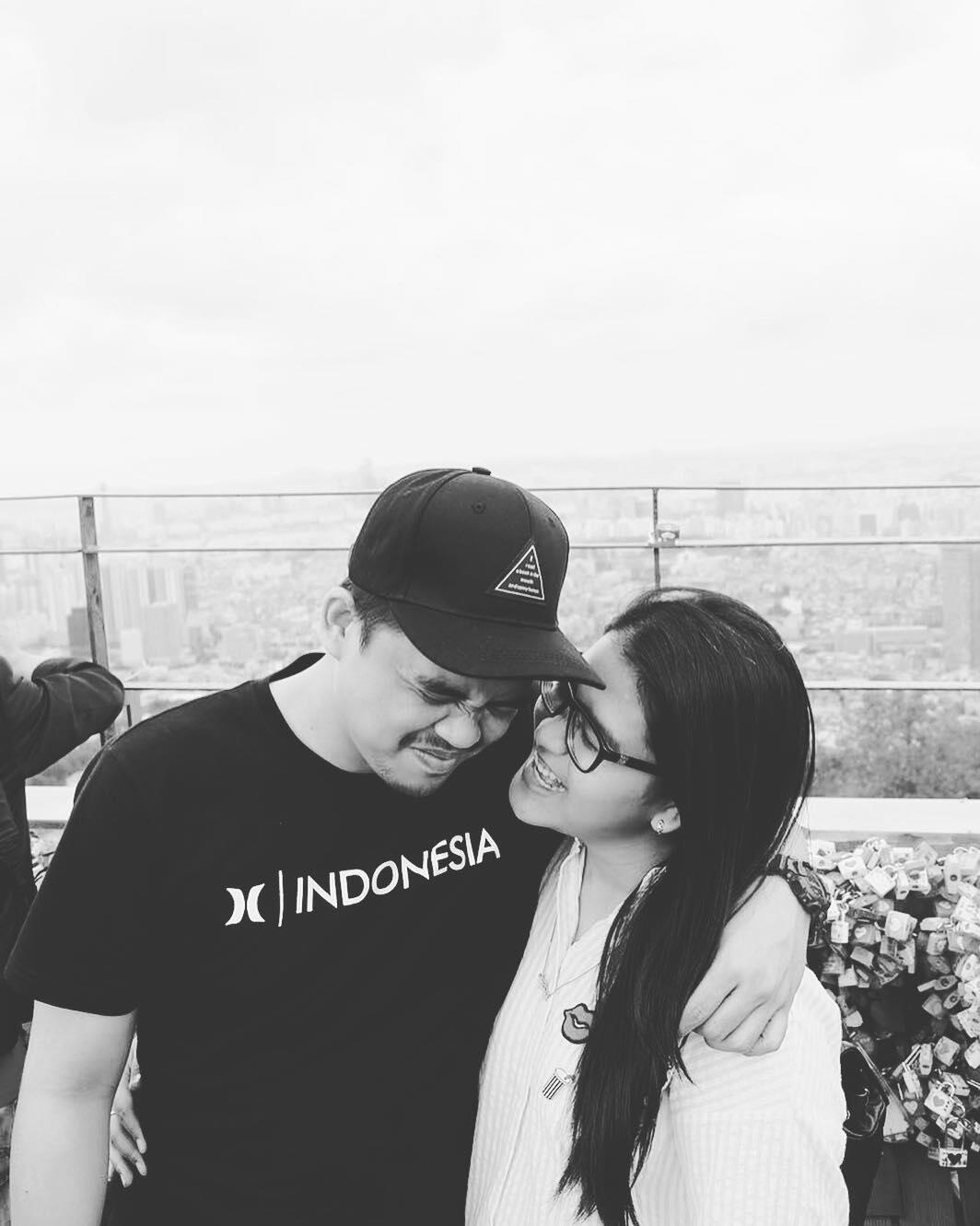 10 Fakta Perjalanan Cinta Kahiyang & Bobby Romantis Abis 10 Fakta Perjalanan Cinta Kahiyang & Bobby Romantis Abis