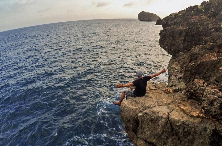 Surga Tersembunyi Di Pantai Kasap Pacitan, Yang Mirip Seperti Raja Ampat